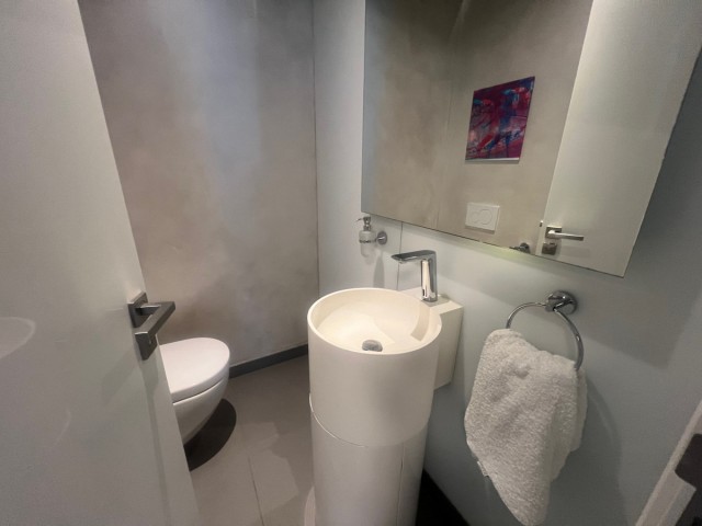 Comercial con 0 Dormitorios  en Puerto Banús