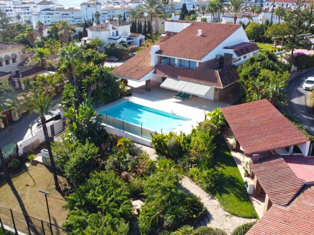 7 Bedrooms Villa in Nueva Andalucía