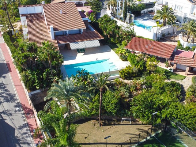 7 Bedrooms Villa in Nueva Andalucía