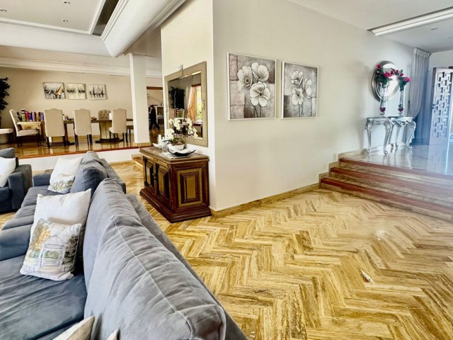 Villa, Nueva Andalucia, R5211730