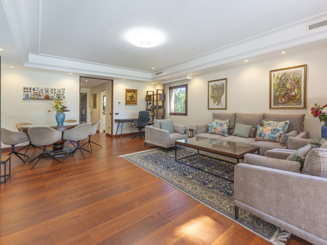 4 Sovrums Radhus i The Golden Mile