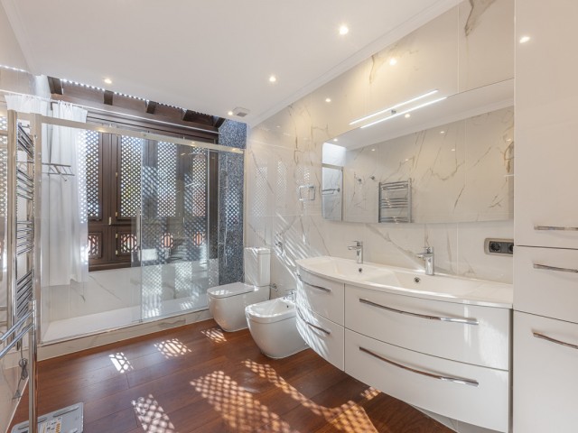 4 Sovrums Radhus i The Golden Mile