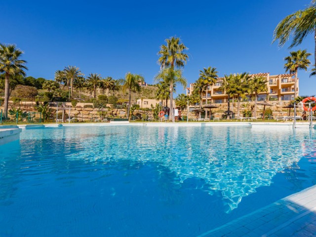 2 Bedrooms Apartment in Benahavís