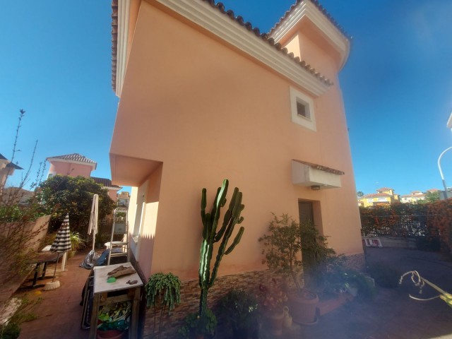 3 Schlafzimmer Reihenhaus in San Luis de Sabinillas