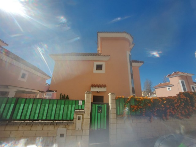 3 Soveroms Rekkehus i San Luis de Sabinillas