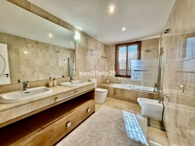 Apartamento con 2 Dormitorios  en La Mairena