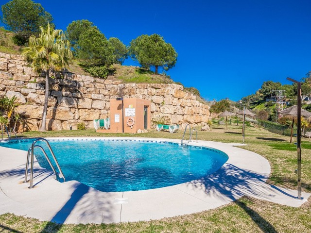 Ático con 2 Dormitorios  en Elviria