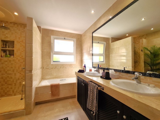 Apartamento con 3 Dormitorios  en San Roque