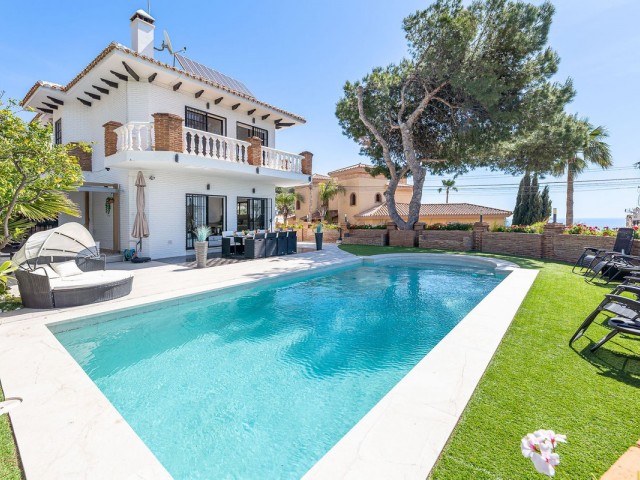 Villa avec 4 Chambres  à Benalmadena