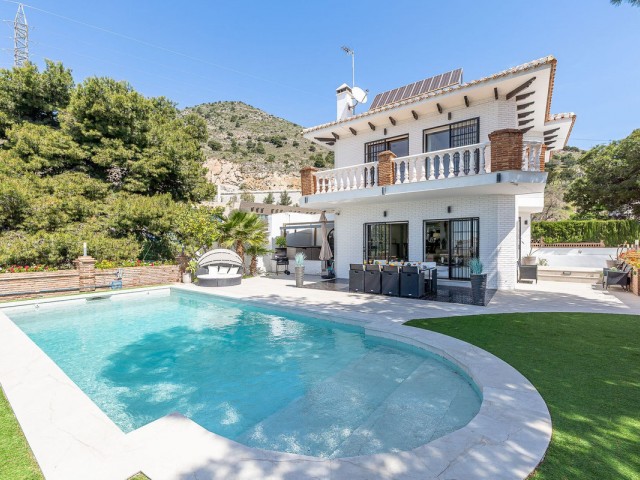 Villa avec 4 Chambres  à Benalmadena
