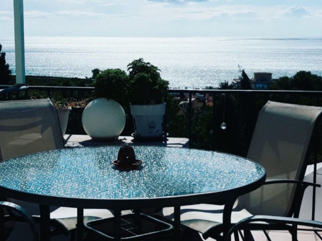 Maison mitoyenne avec 4 Chambres  à Estepona