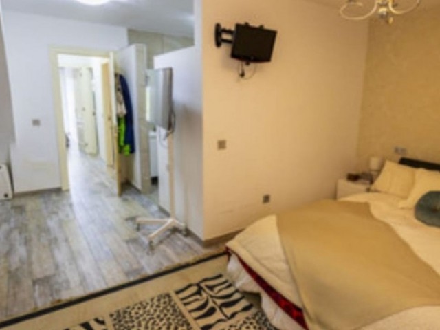 Maison mitoyenne avec 4 Chambres  à Estepona