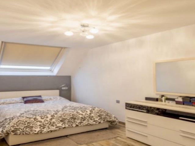 Maison mitoyenne avec 4 Chambres  à Estepona