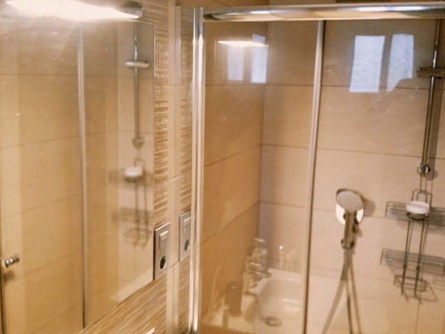 Maison mitoyenne avec 4 Chambres  à Estepona