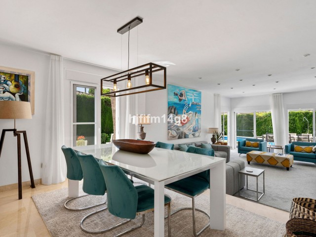 5 Bedrooms Villa in Nueva Andalucía