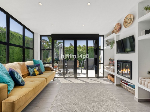 5 Bedrooms Villa in Nueva Andalucía