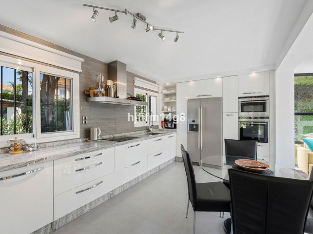 5 Bedrooms Villa in Nueva Andalucía