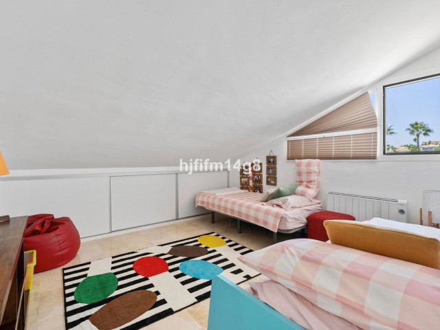 5 Bedrooms Villa in Nueva Andalucía