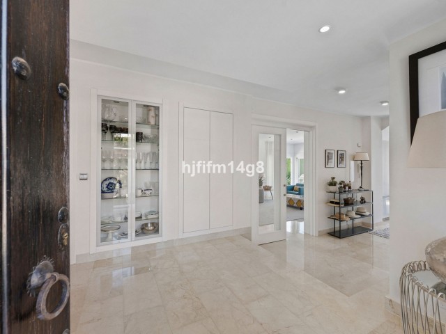 5 Bedrooms Villa in Nueva Andalucía