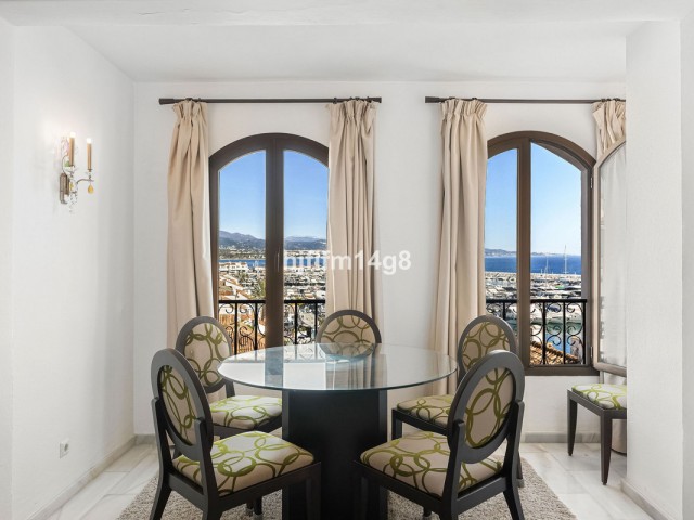 2 Bedrooms Apartment in Puerto Banús