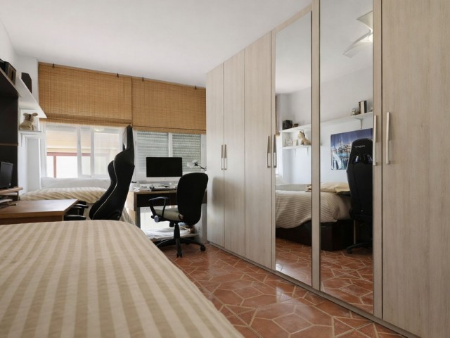 Appartement avec 3 Chambres  à Estepona