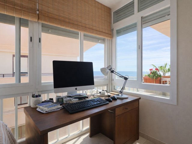 Appartement avec 3 Chambres  à Estepona