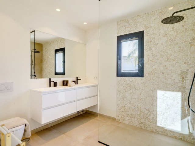 6 Bedrooms Villa in Marbella