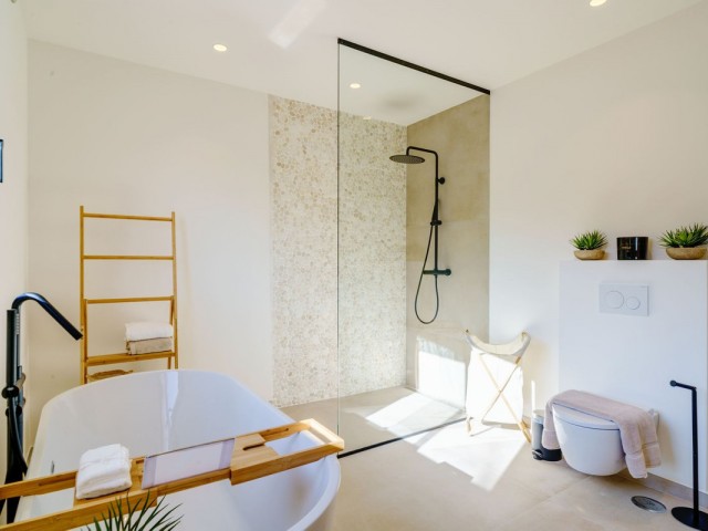 6 Bedrooms Villa in Marbella