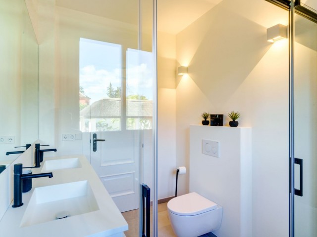 6 Bedrooms Villa in Marbella