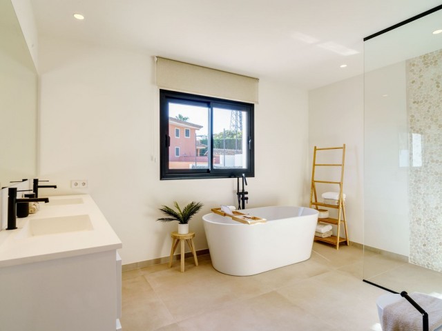 6 Bedrooms Villa in Marbella
