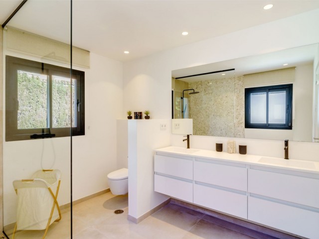 6 Bedrooms Villa in Marbella