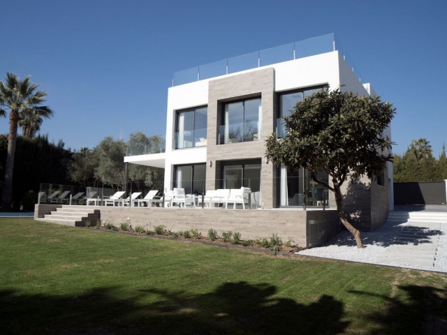 5 Bedrooms Villa in Nueva Andalucía