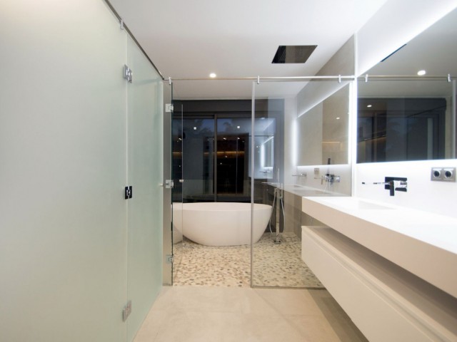 5 Bedrooms Villa in Nueva Andalucía