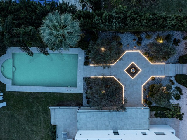 5 Bedrooms Villa in Nueva Andalucía
