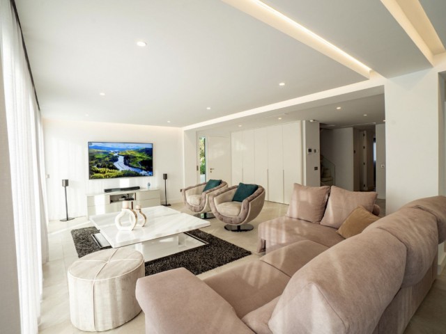 Villa, Nueva Andalucia, R4846231