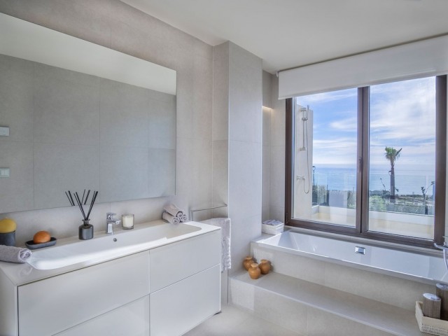 4 Bedrooms Villa in New Golden Mile