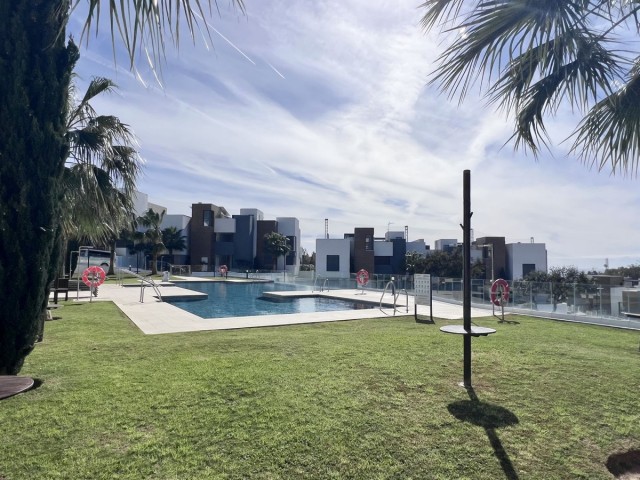 Apartamento con 3 Dormitorios  en Artola