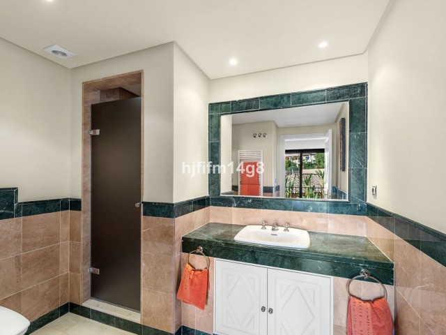 3 Bedrooms Apartment in Nueva Andalucía