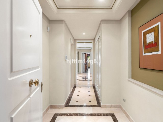 3 Bedrooms Apartment in Nueva Andalucía