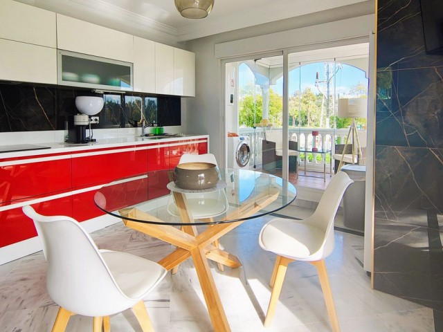 4 Bedrooms Apartment in Nueva Andalucía