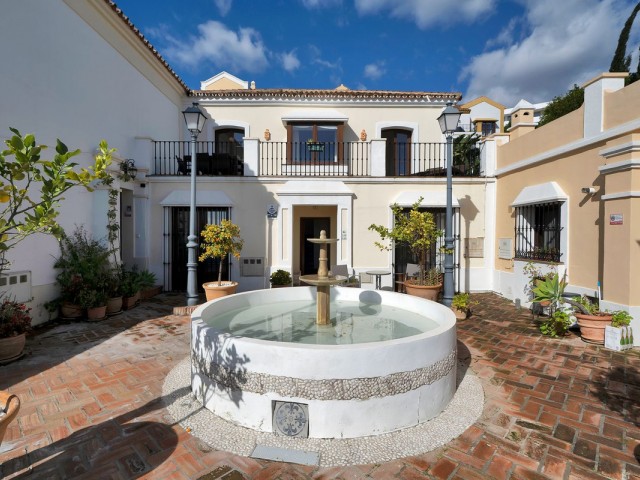 3 Bedrooms Townhouse in Benahavís