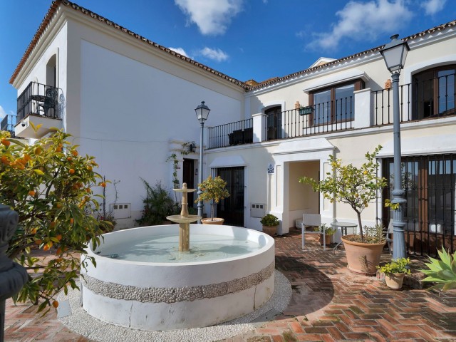 3 Bedrooms Townhouse in Benahavís