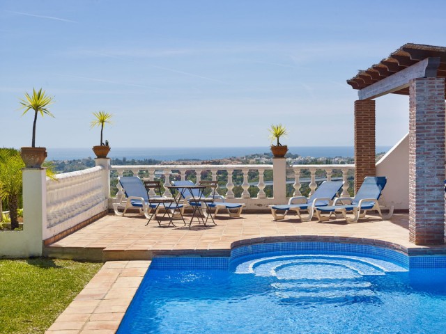 5 Bedrooms Villa in Benahavís