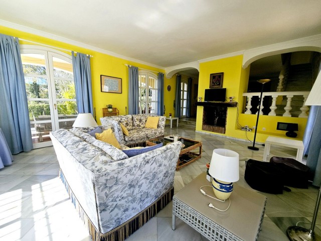 5 Bedrooms Villa in Benahavís