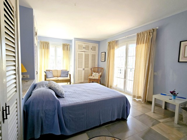 5 Bedrooms Villa in Benahavís