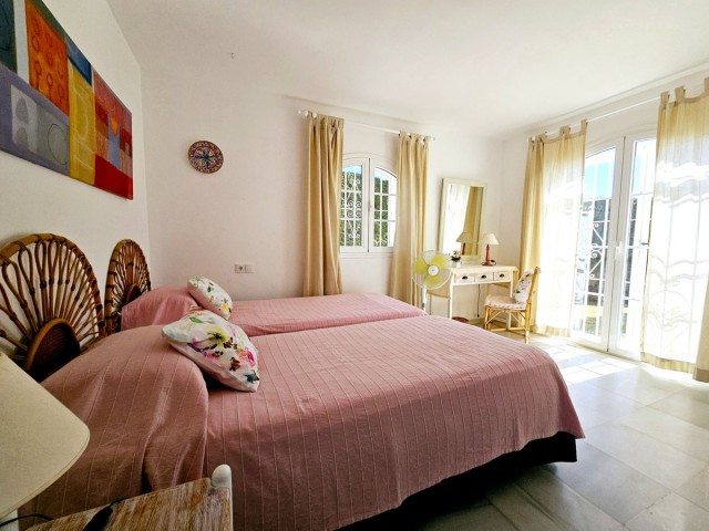 5 Bedrooms Villa in Benahavís