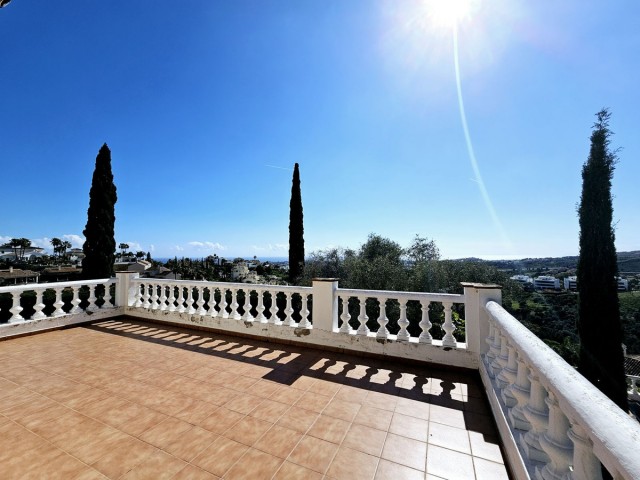 5 Bedrooms Villa in Benahavís