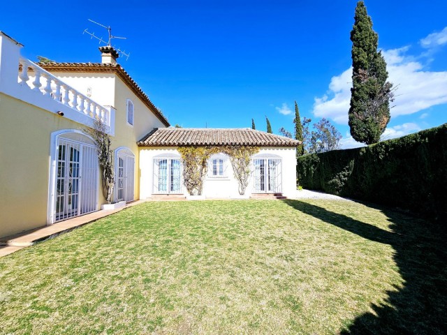 5 Bedrooms Villa in Benahavís