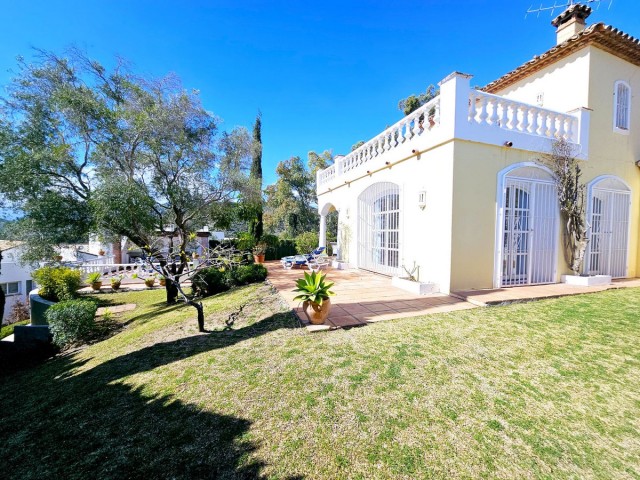 5 Bedrooms Villa in Benahavís