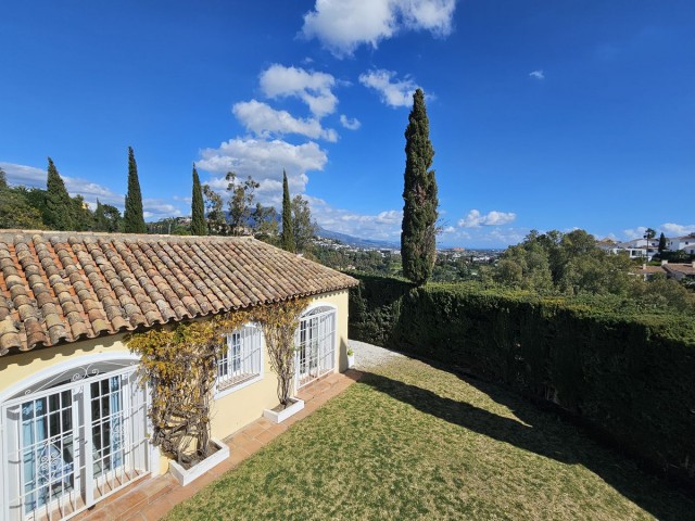 5 Bedrooms Villa in Benahavís